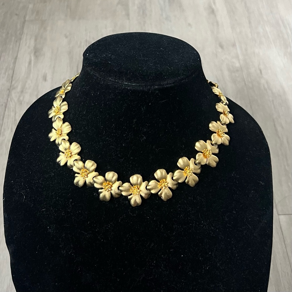 Vintage matte gold tone blossom link choker necklace